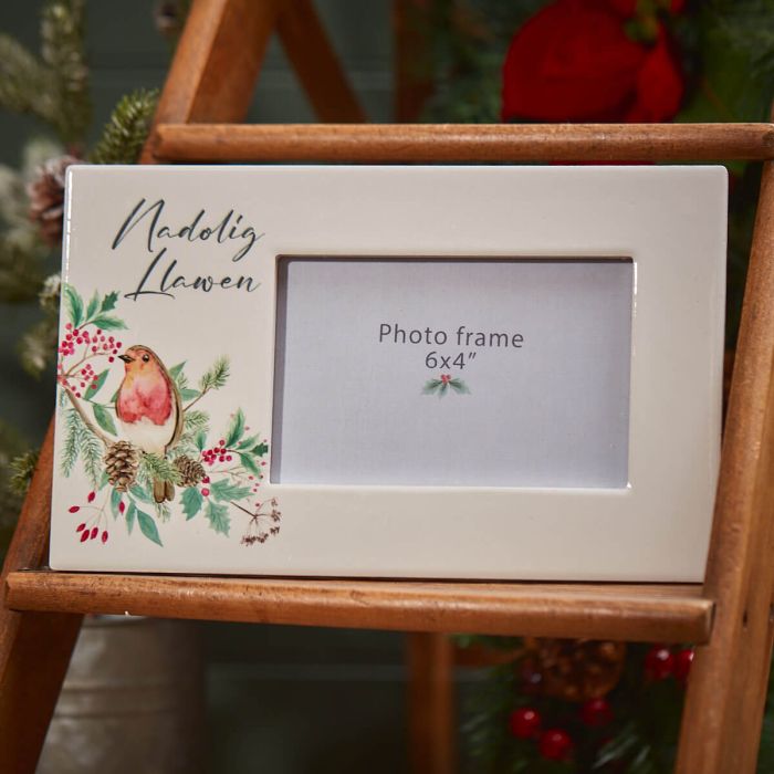 Light Grey Ceramic Frame With Robin, Pine Cones and Nadolig Llawen Detail