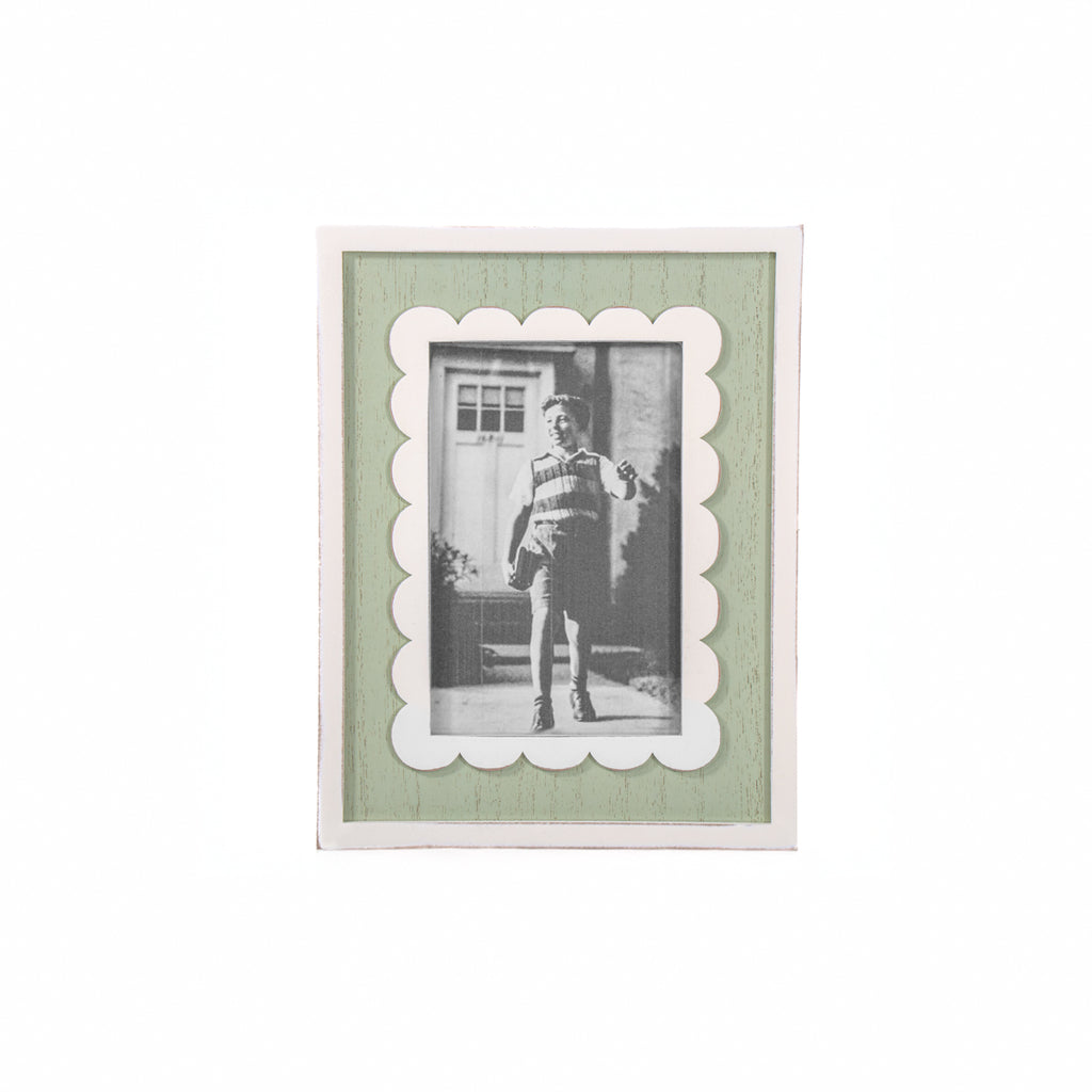 Scalloped Photo Frame - Various Colours