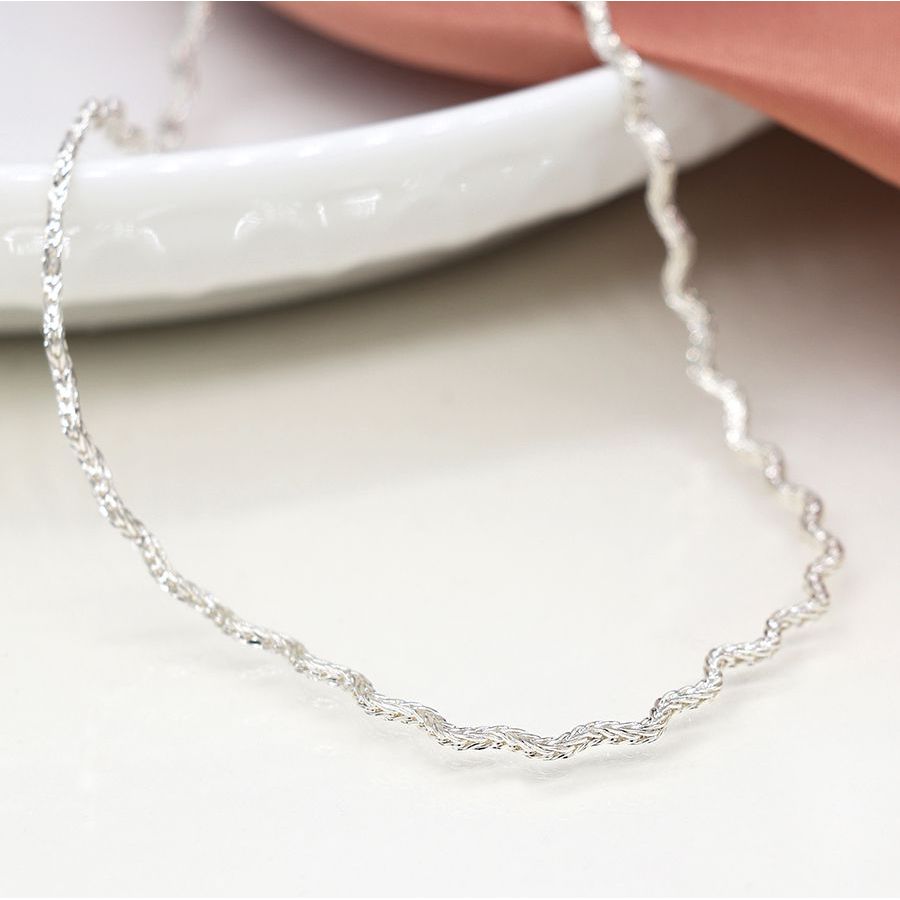 Textured Wave Chain Necklace